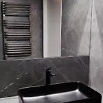 Pilkieji Apartamentai, Iki Juros 350m Butas