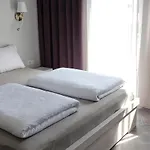 Pilkieji Apartamentai, Iki Juros 350m Butas