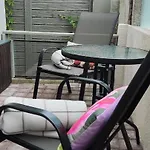 Pilkieji Apartamentai, Iki Juros 350m