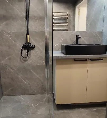 Pilkieji Apartamentai, Iki Juros 350m