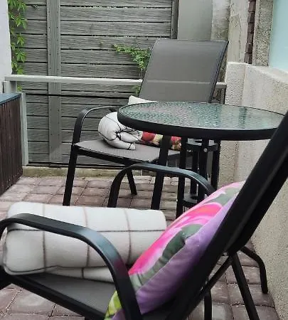 B -11 Apartamentai, Iki Juros 300m