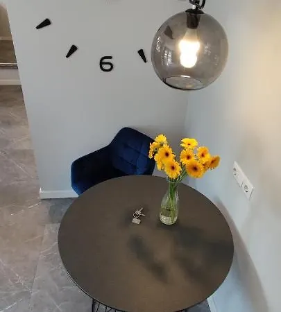 Pilkieji Apartamentai, Iki Juros 350m