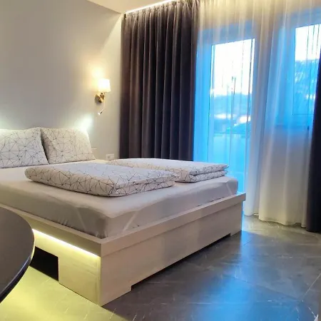Pilkieji Apartamentai, Iki Juros 350m *